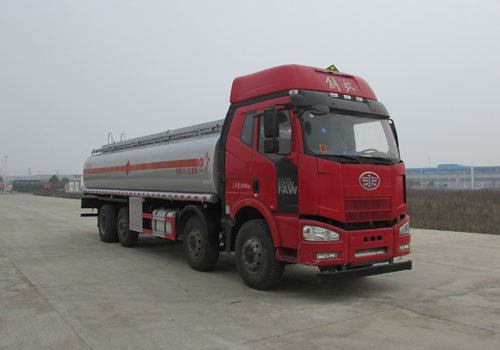 解放前四后六油罐车
