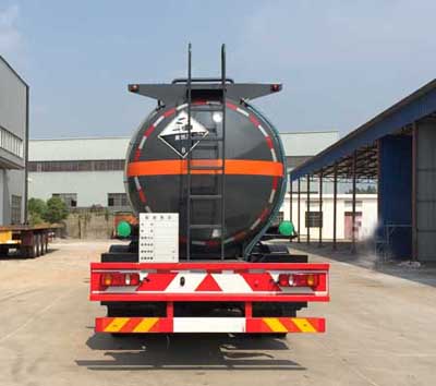 东风小三轴化工车