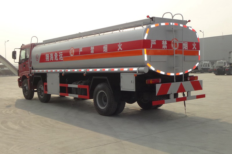 福田欧曼小三轴油罐车